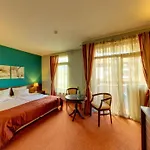 Famil - Adults Only 3*