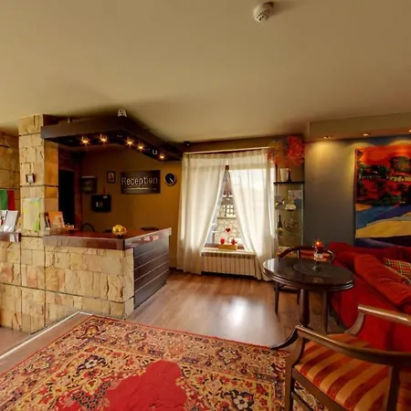 Famil - Adults Only 반스코