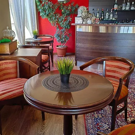 Famil - Adults Only 반스코